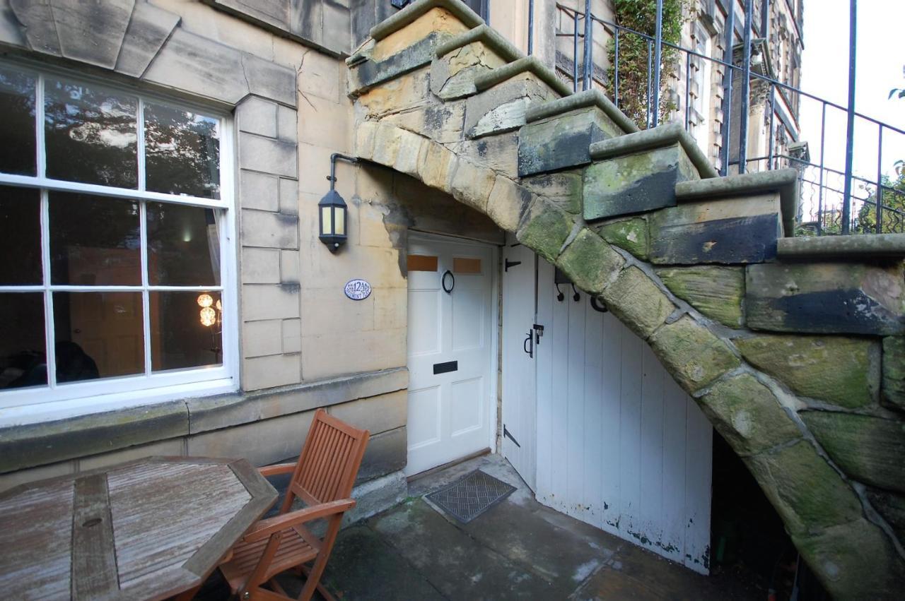 Georgian Townhouse - Garden Oasis Apartment *